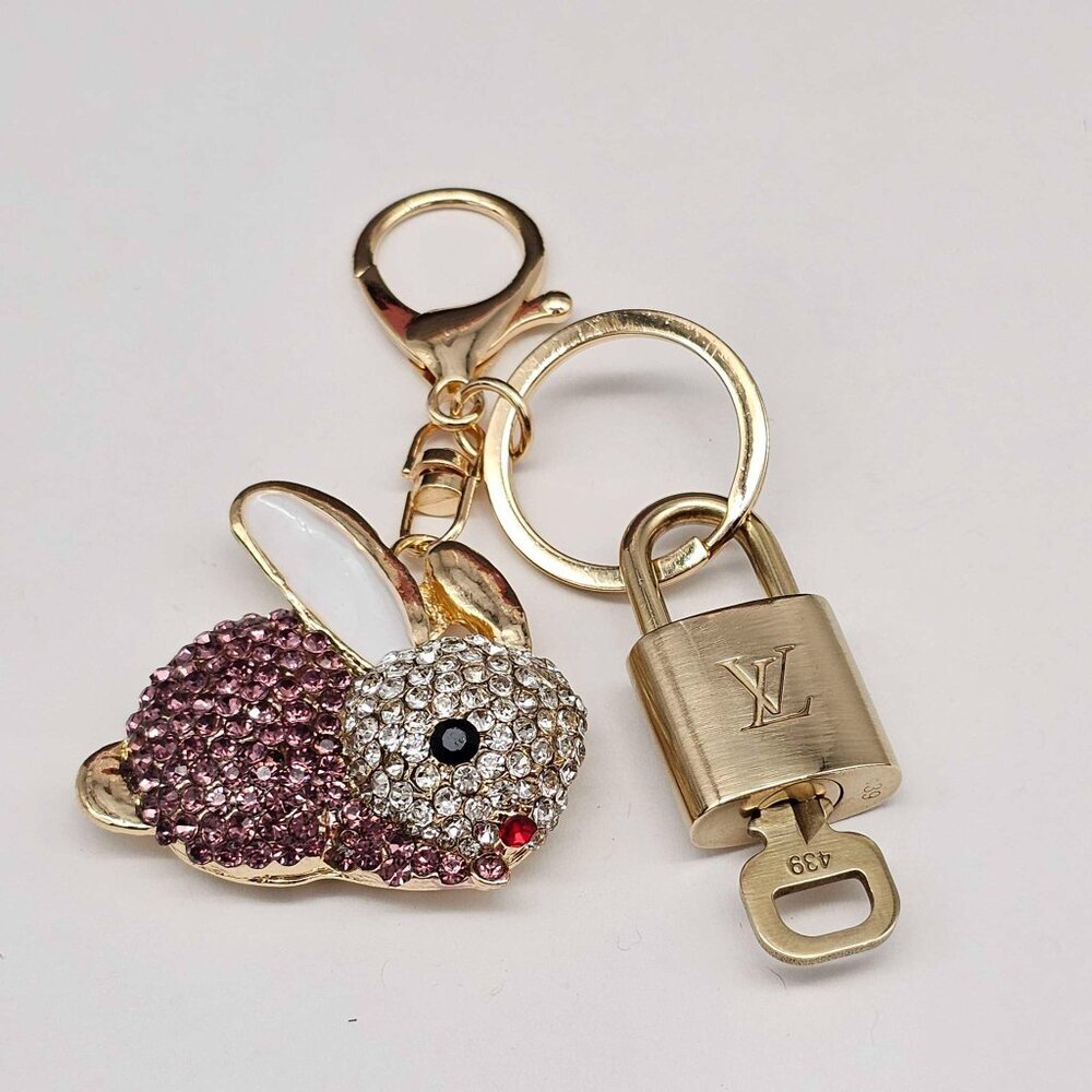 Louis Vuitton Gold Padlock 🔒 Key Set Authentic LV w/ Unbranded Rabbit Keychain - Picture 3 of 9